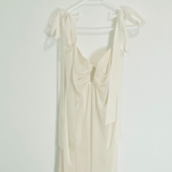 Alexis Dali Elegant Summer Dress in Gardenia Standout Piece - Picture 5 of 17